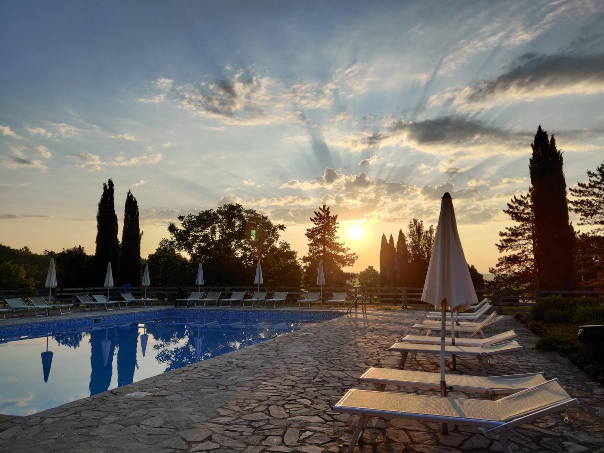 Fattoria Agriturismo Nerbona กาโซเล เดลซา ภายนอก รูปภาพ