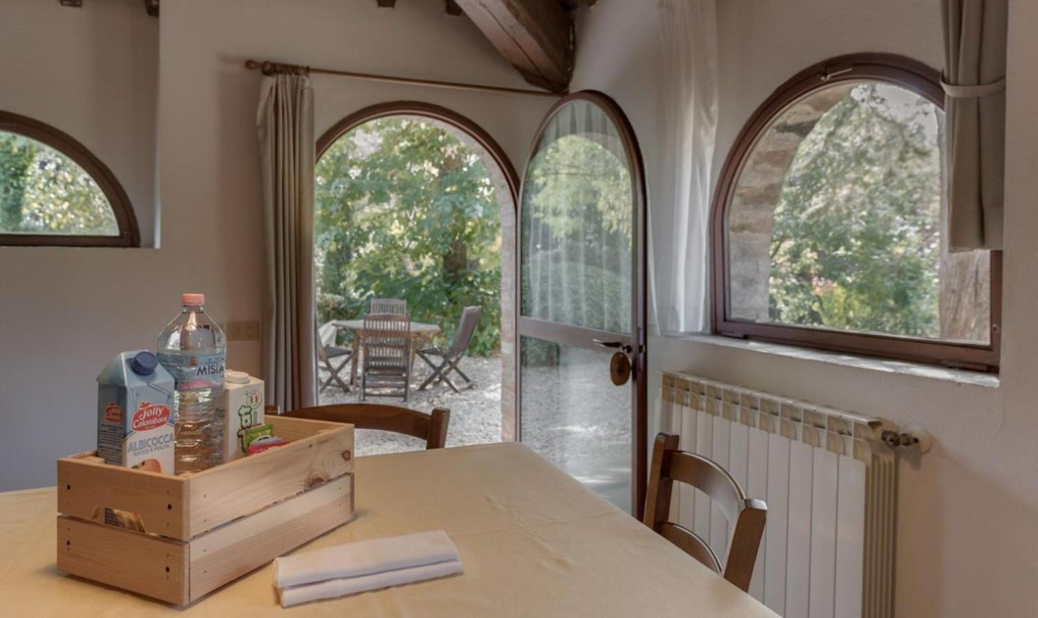 Fattoria Agriturismo Nerbona กาโซเล เดลซา ภายนอก รูปภาพ
