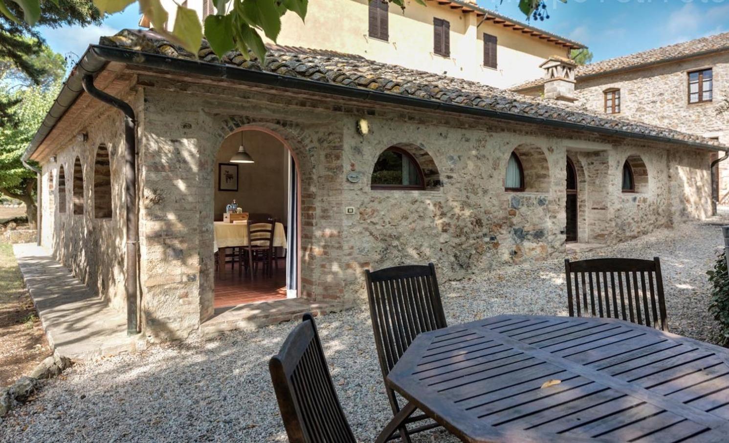 Fattoria Agriturismo Nerbona กาโซเล เดลซา ภายนอก รูปภาพ